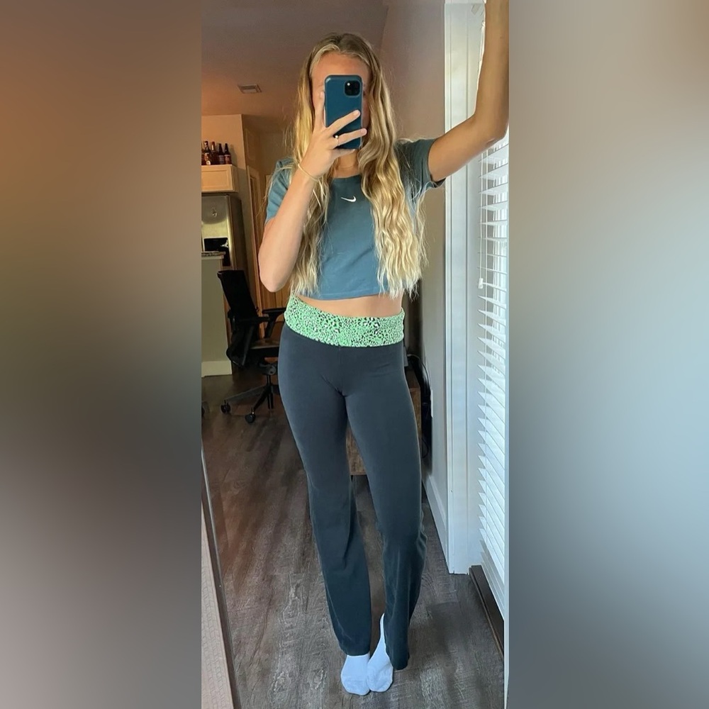 Victoria’s Secret PINK yoga pants